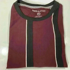 Free Planet Shirt Mens Large Burgundy Black Short Sleeve Crew Neck Pullover